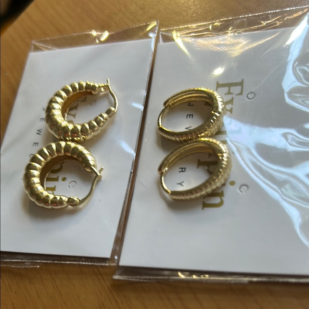 Gold Earring Set - Picture 2 of 3